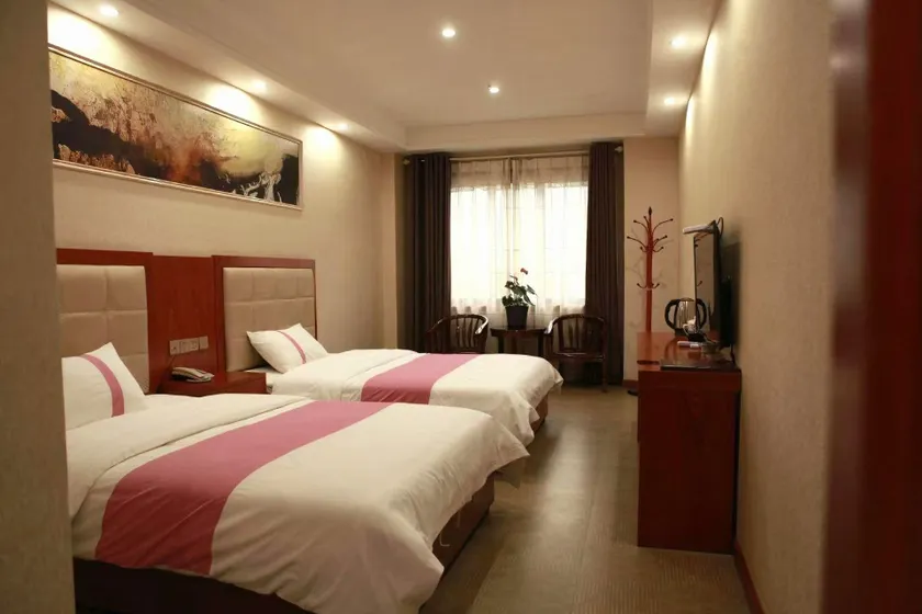 Towo Holiday Hotel (Fengjie International Trade City Branch) - Image 1