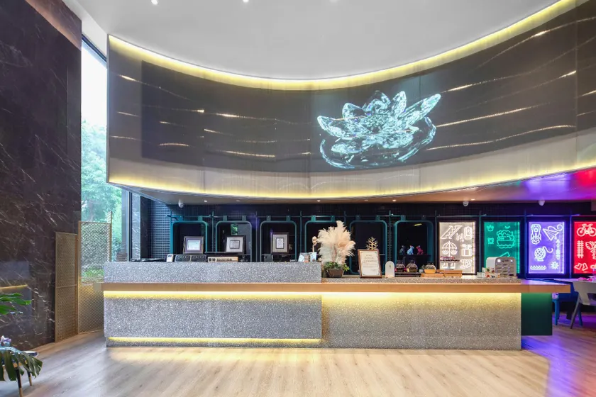 Shanghai Hongqiao Lijia Suisse Place Serviced Apartment (Loushanguan Road Subway Station) - Image 1