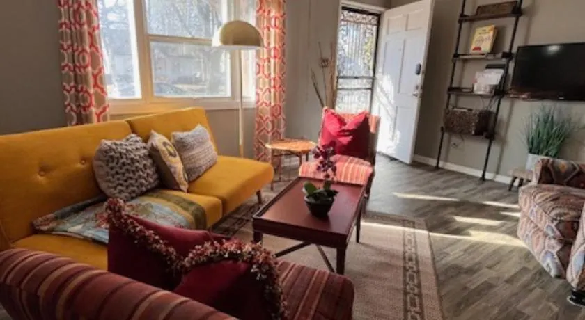 Entire 2BR Home - 15 Min to Downtown & Parks - Image 1