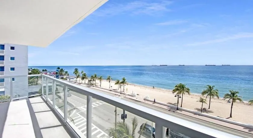 Luxury beachfront Condo by Dream Vacation - Image 1