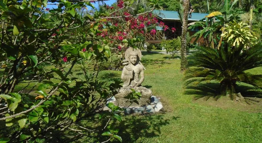J and H Garden Cabinas - Image 1
