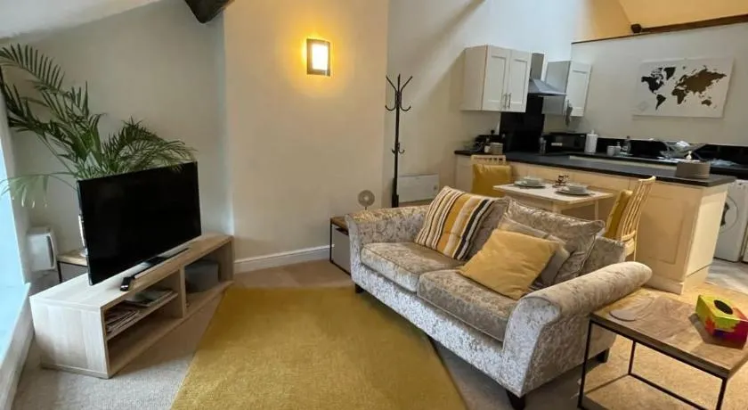 Flat 2 Chestergate - Image 1