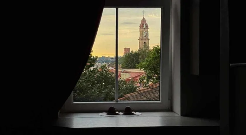 Jacuzzi overlooking the tower - Image 1