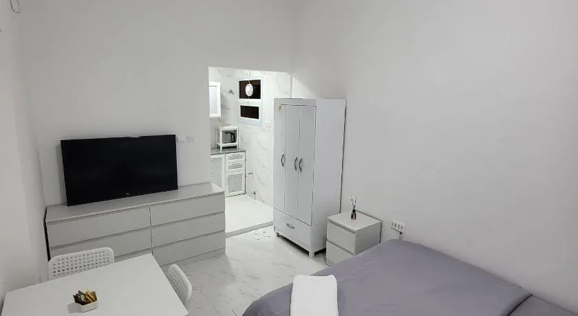 Cliftin Studio Apartment - Image 1