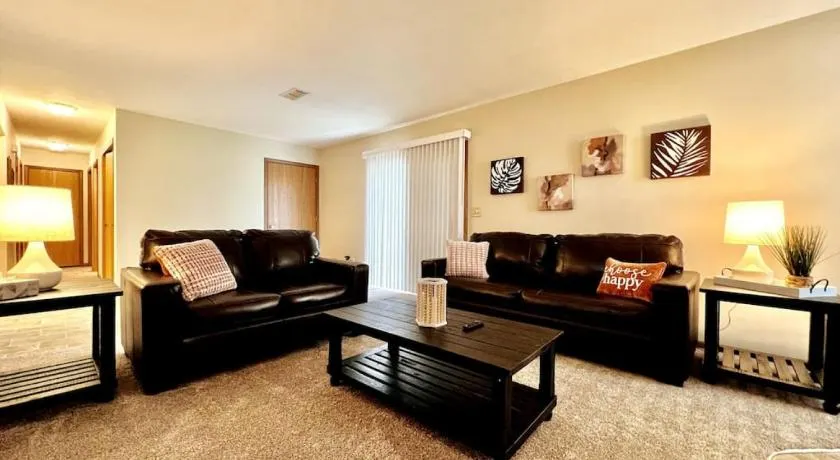 Cozy 2 Bedroom Paired Home in Middletown, OH - Image 1