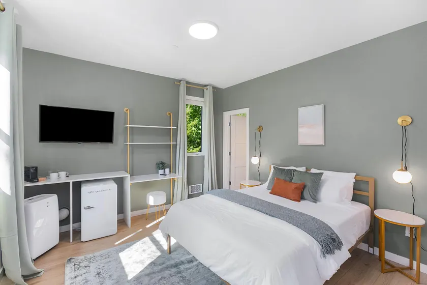 Kurt's Sweet Suite - 84 Walkscore - Image 1