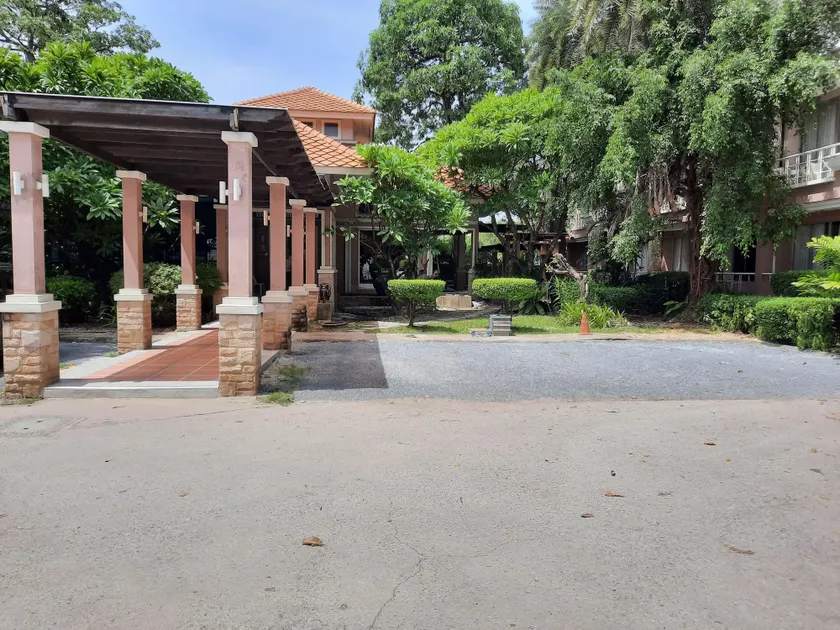 Bangkok Resort and Spa - Image 1