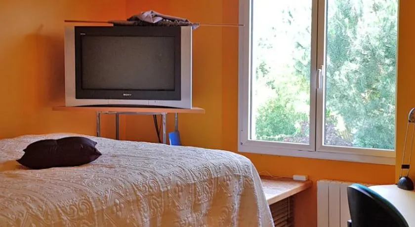 Chambre pour une personne, avec accès à la cuisine, et au jardin calme - Image 1