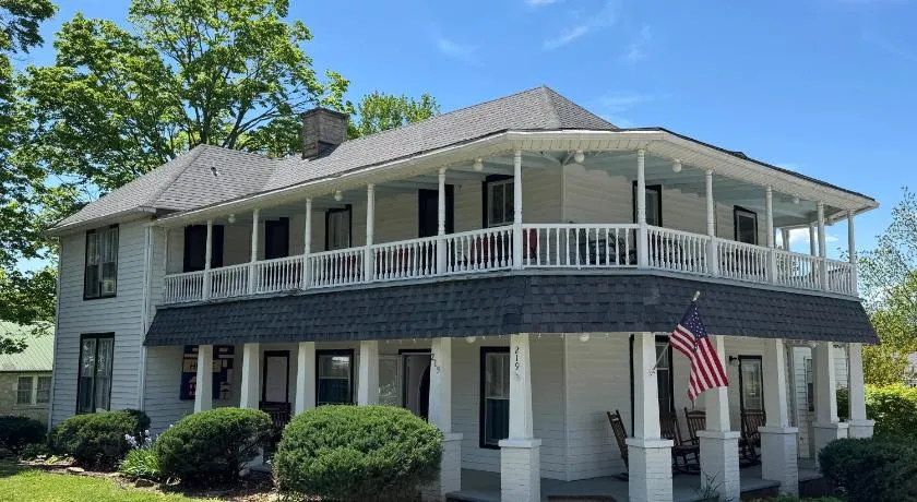Ozark Country Inn - Image 1