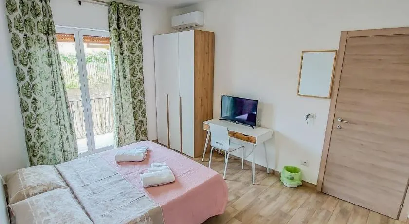 Metro Guest House - Image 1