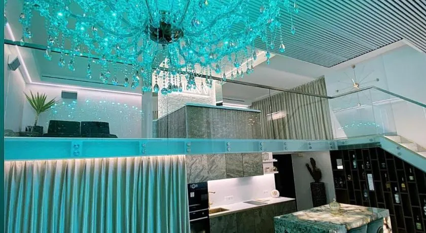 Luxury Queen V apartment with Jacuzzi - Image 1