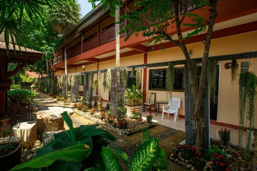 Noble Night Guesthouse - Image 1