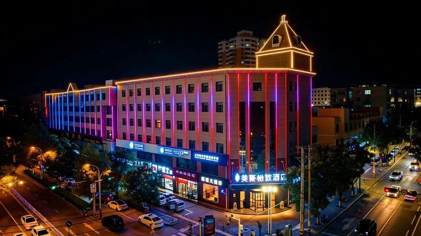 EZZI HOTEL - Image 1