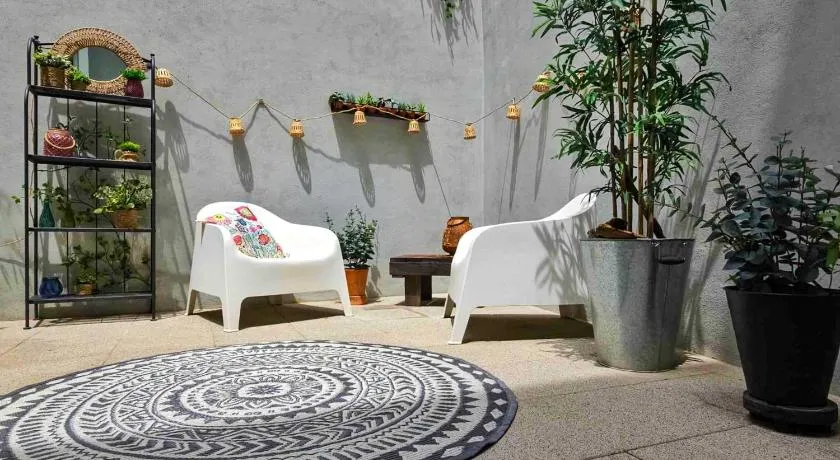 Flores'Old Town - Elegant studio with roomy patio - Image 1