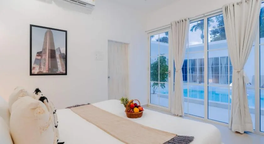 EKOSTAY Gold - Ark Stone Villa - Image 1