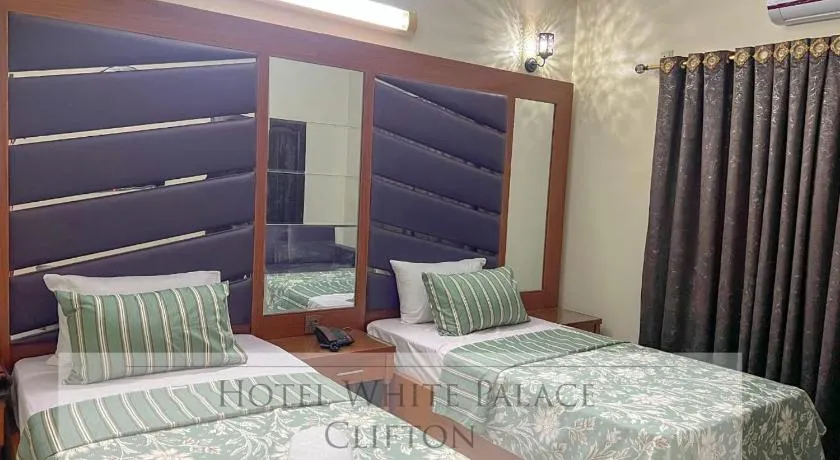 Hotel beachside - Image 1
