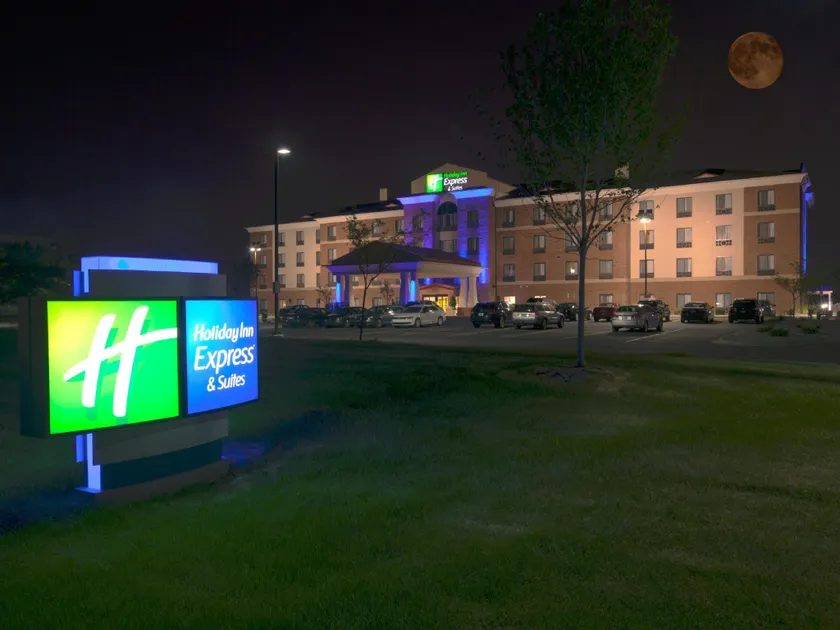 Holiday Inn Express and Suites Detroit North-Troy by IHG - Image 1