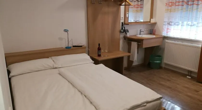 Dorf-Zimmer Mirth - Image 1