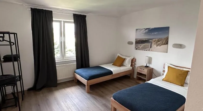 Worker Apartments - Single Beds - Free Parking - Near Düsseldorf Airport- Fair - Image 1