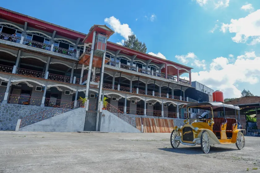 Urbanview Hotel Mountain Palace Kopeng - Image 1