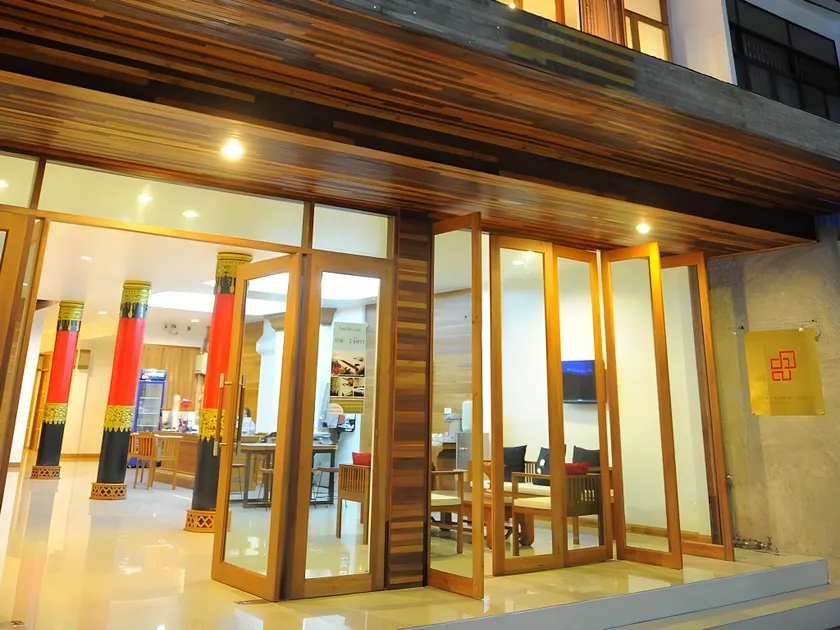 Sukkasem Hotel - Image 1