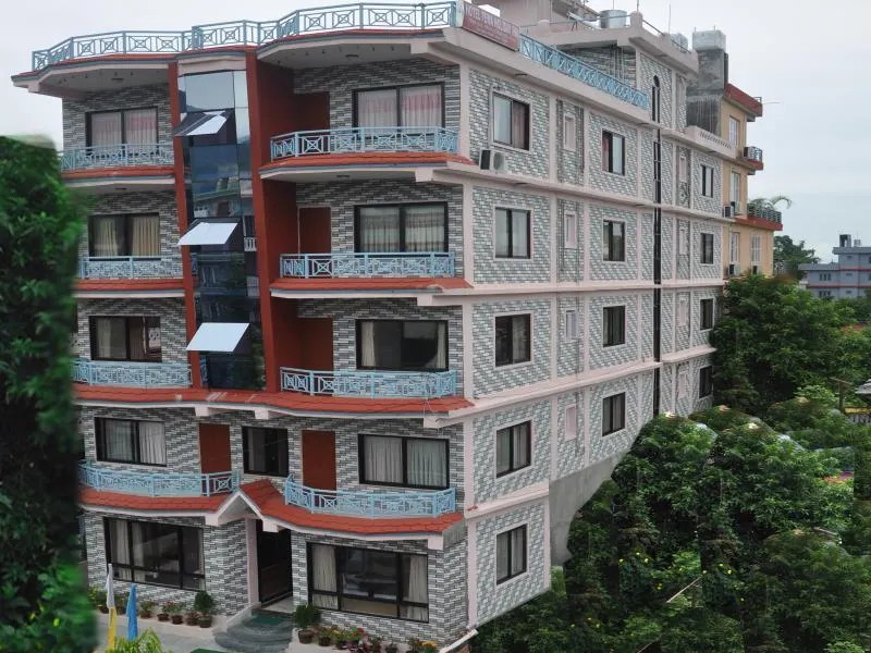 Hotel Fewa Holiday Inn - Image 1