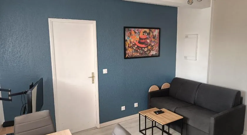 plage, agréable, refait à neuf, top lit, hôte réactif, terrasse, soleil, paisible. - Image 1