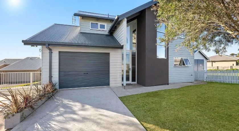 Dollini Views - Unit 2 - 14 Jocelyn St, Dalmeny - Image 1