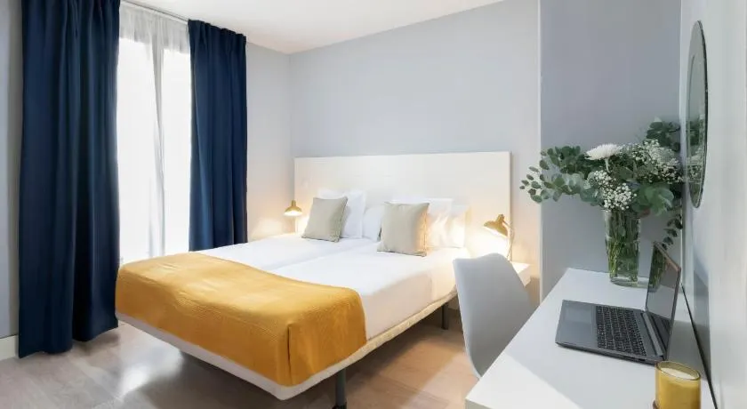 8Rooms Madrid, smart self check-in rooms - Image 1