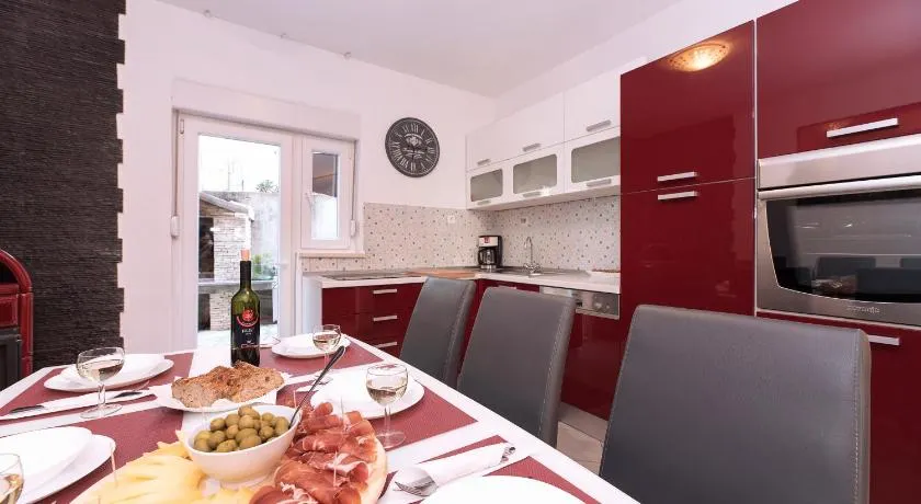 Apartment Andrina - Image 1