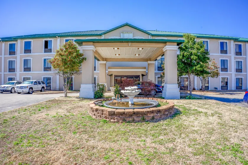 Ark Suites By OYO Jonesboro I-555 - Image 1