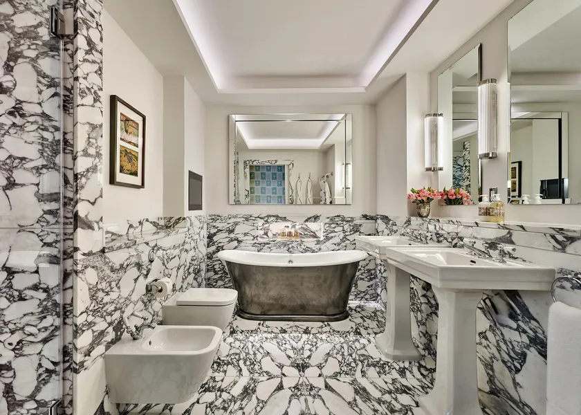 Warren Street Hotel - Image 1