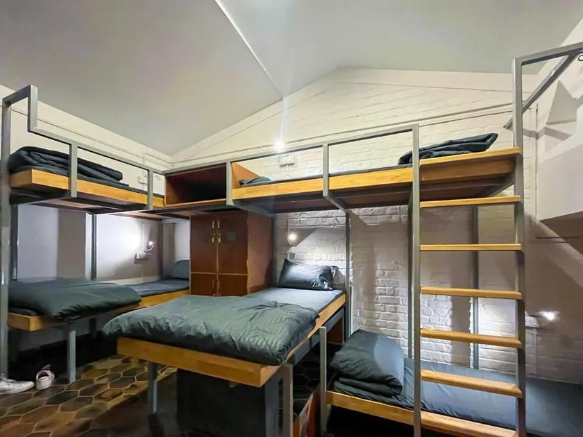 Rahees Bi Roambay - Backpacker Hostel - Image 1