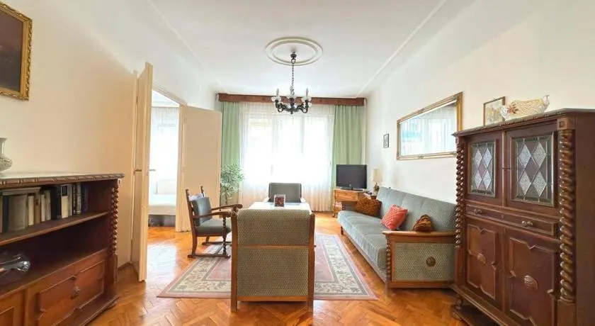 Elegant Apartment - Image 1