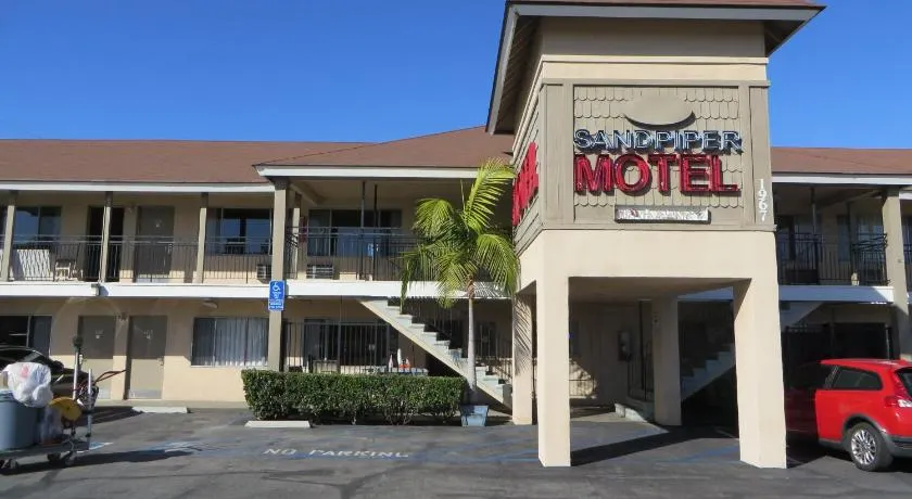 Sandpiper Motel - Image 1