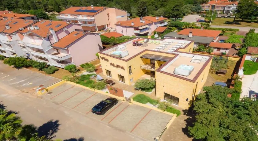 Villa Alpa, Unterkunft in Punta-Umag, klimatisiert, WLAN, kostenlose Parkplätze - Image 1