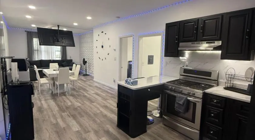 EWRBNB Apartment 3, 5 beds 1 bath open concept entire apartment near EWR and NYC - Image 1