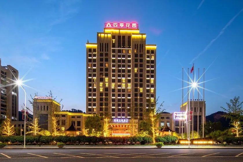 Four Seasons Garden Hotel - Image 1