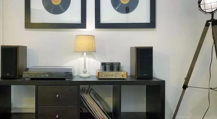 Urban Music Style Townhouse in Swansea city center - Image 1