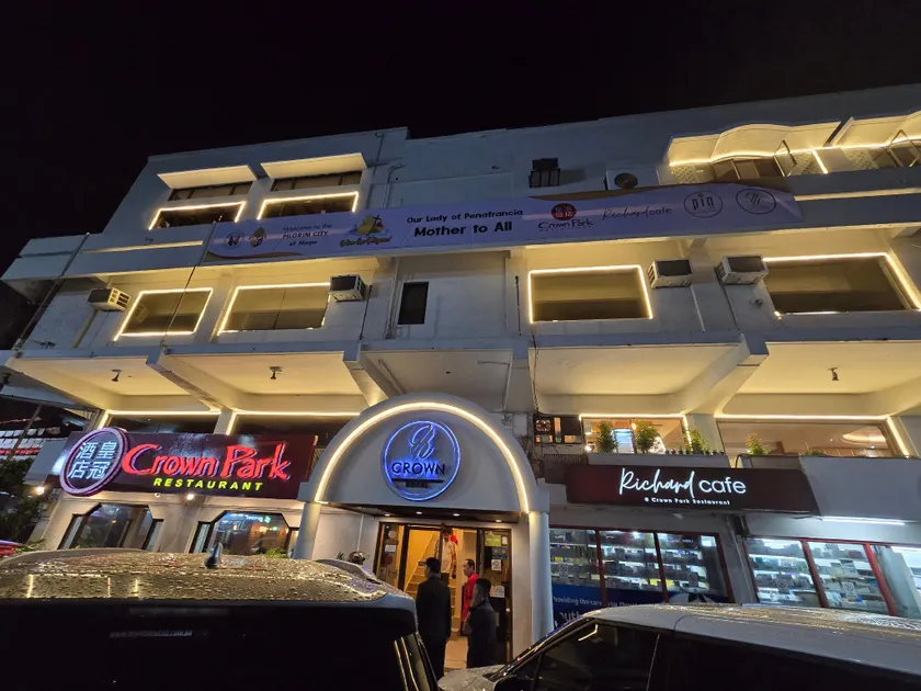 Crown Hotel - Image 1