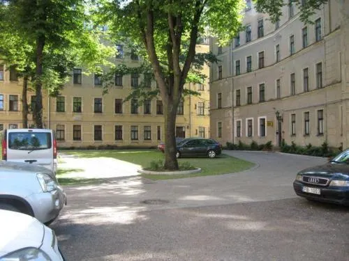 Central Park Rooms - Image 1