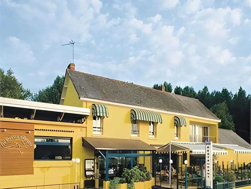 Logis Hotels - Au Poisson d'Argent - Hôtel 3 étoiles et restaurant - Image 1