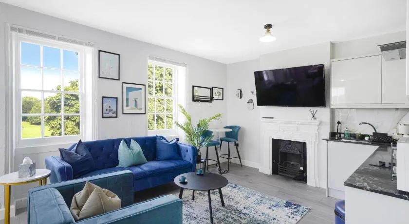 Premium Luxe Spacious 3 Bedroom Apartment West London Perfect for Families and Conctrators - Image 1