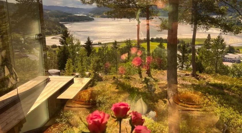 Speilsuite med egen badstue og panorama - Image 1
