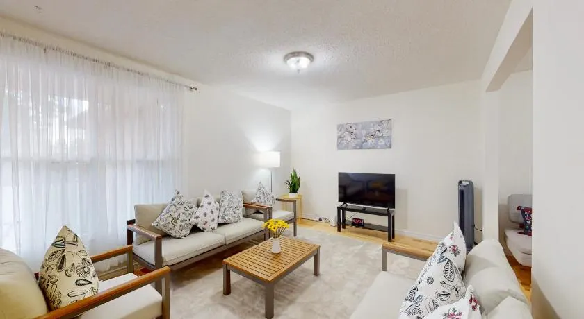 Newly Renovated 3Beds 3Bath[1Full+2half] House in Central Ajax, Ontario, Canada - Image 1