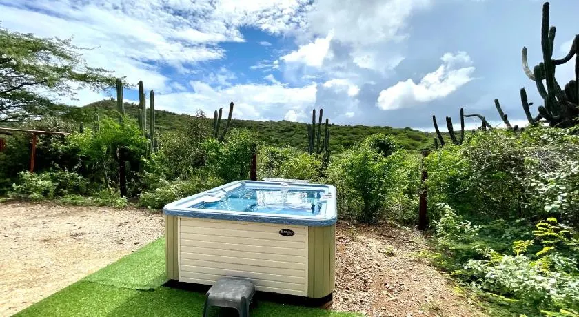 Very quiet apartment with lots of privacy and a tub on the edge of a national park! - Image 1