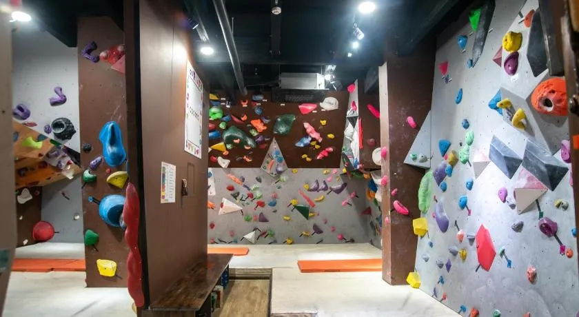 CLIMB INN COCOMO - Image 1
