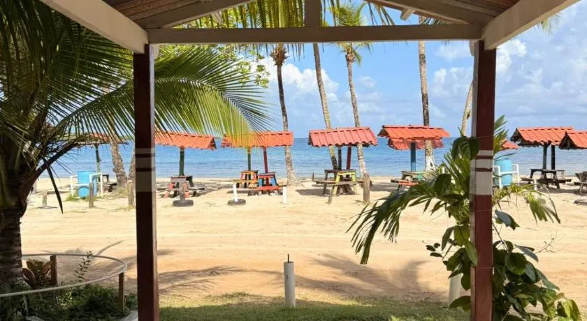 Vicina Maris Beach Lodge - Image 1