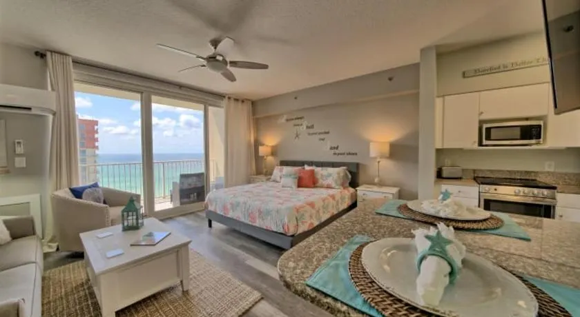 Deluxe Beachfront Studio, Shores of Panama, Oceanviews and Updated - Image 1