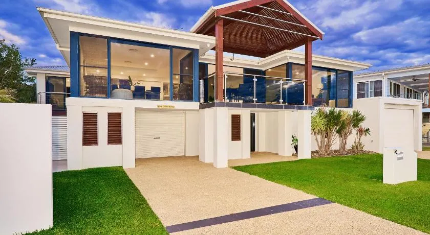Riverside Luxury - Image 1